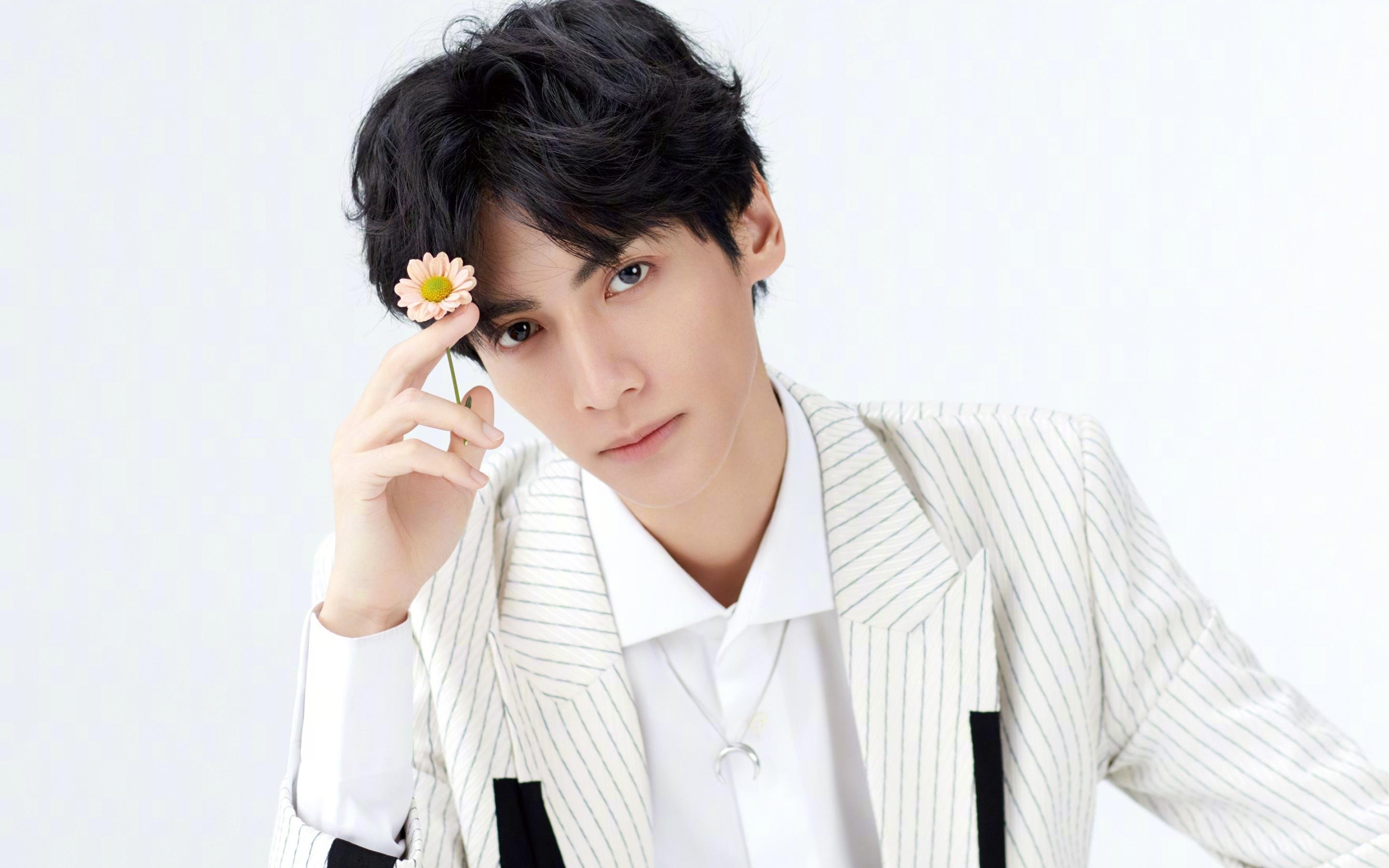 爱游戏体育-赛季亮点回顾：令人难忘的比赛瞬间，比赛季节