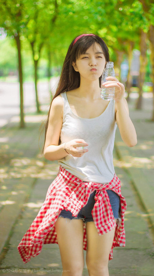 爱游戏官方入口-利物浦中场球员梅开二度，成全队焦点，效力过利物浦的中锋