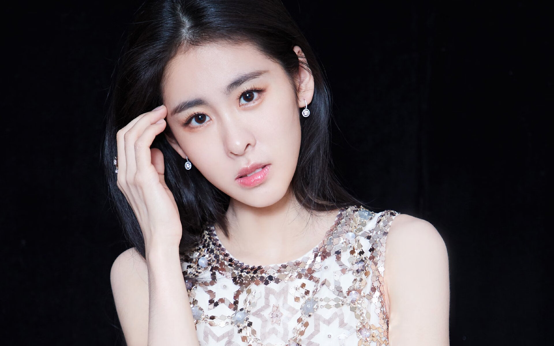 爱游戏体育-尼克斯队新援在首场比赛中发挥出色，获得认可，尼克斯队2020